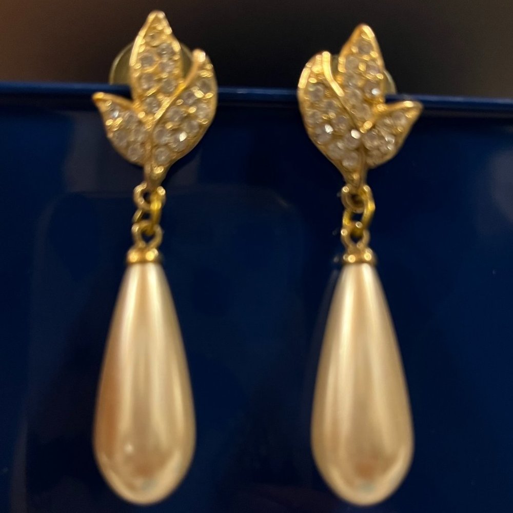 Pearl Drop Dangles - Picture 2 of 3